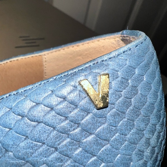 Vionic Madison Mia Blue Textured Pumps - Picture 6 of 9